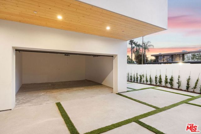 6239 Banner Avenue 1-2, Los Angeles, CA 90038