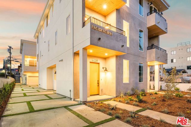 6239 Banner Avenue 1-2, Los Angeles, CA 90038
