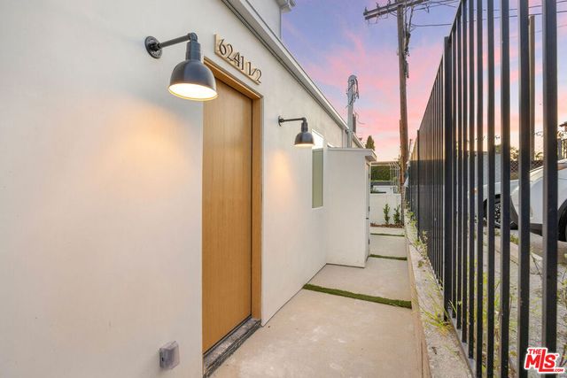 6239 Banner Avenue 1-2, Los Angeles, CA 90038