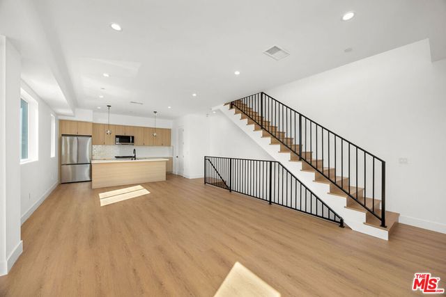 6239 Banner Avenue 1-2, Los Angeles, CA 90038