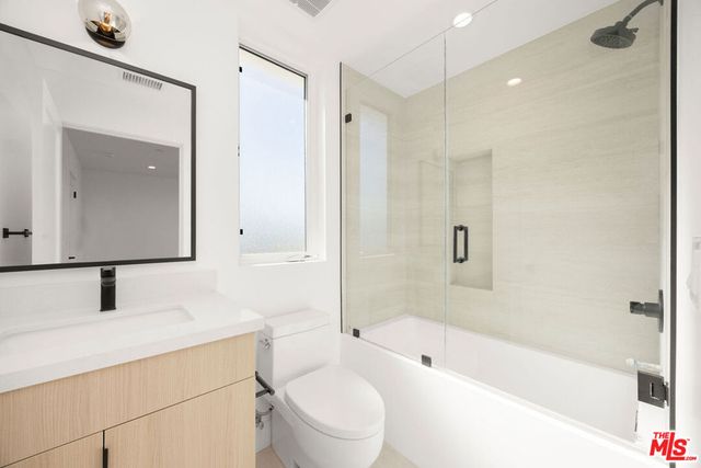 6239 Banner Avenue 1-2, Los Angeles, CA 90038