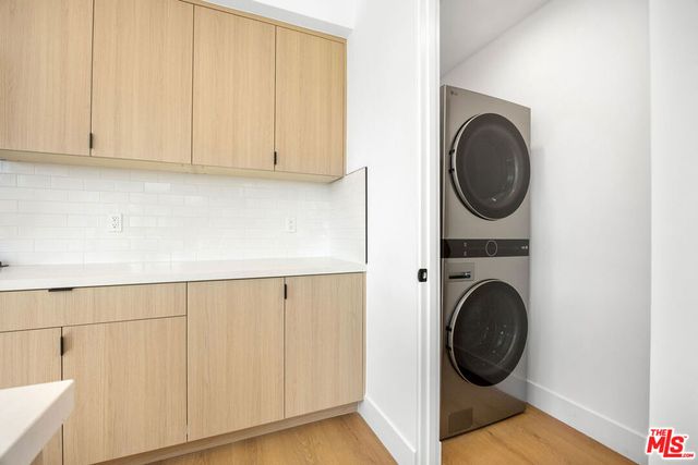 6239 Banner Avenue 1-2, Los Angeles, CA 90038