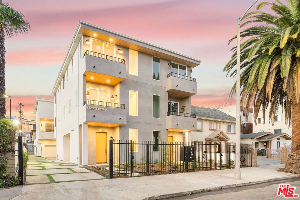 6239 Banner Avenue 1-2, Los Angeles, CA 90038