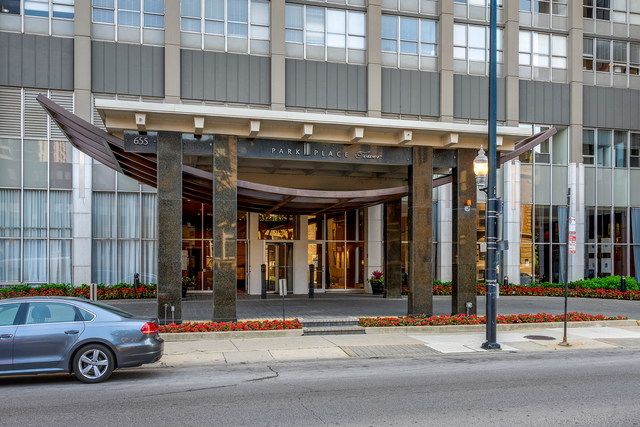 655 W Irving Park Road 5103, Chicago, IL 60613