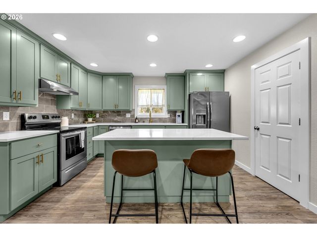 1401 PAULI Dr, Kelso, WA 98626