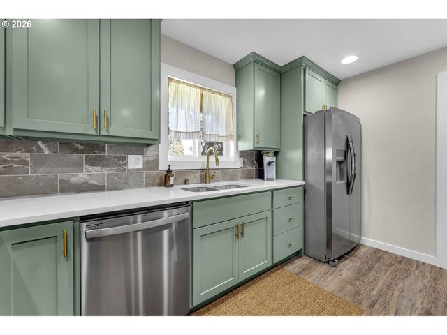 1401 PAULI Dr, Kelso, WA 98626