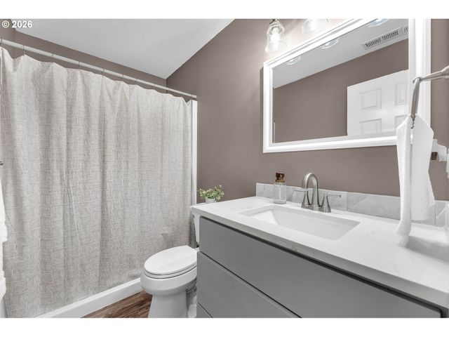 1401 PAULI Dr, Kelso, WA 98626