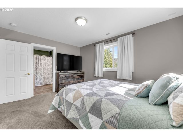 1401 PAULI Dr, Kelso, WA 98626