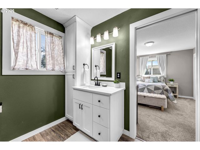 1401 PAULI Dr, Kelso, WA 98626