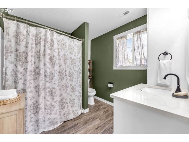 1401 PAULI Dr, Kelso, WA 98626