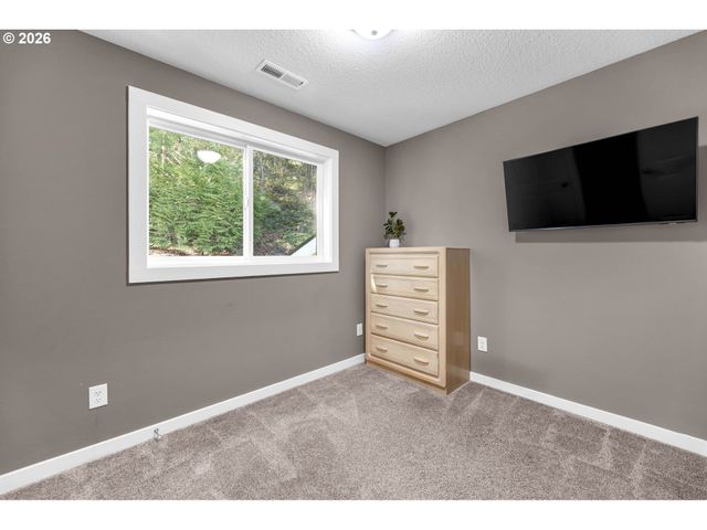 1401 PAULI Dr, Kelso, WA 98626