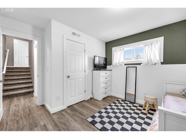 1401 PAULI Dr, Kelso, WA 98626