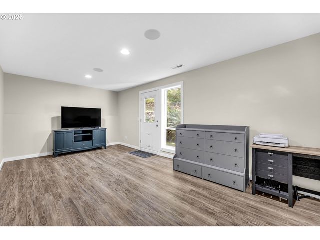 1401 PAULI Dr, Kelso, WA 98626