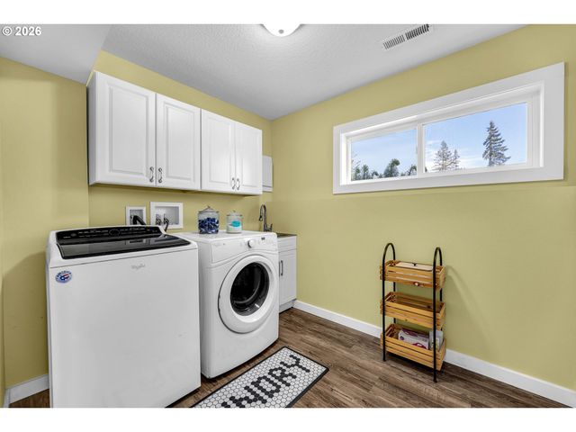 1401 PAULI Dr, Kelso, WA 98626