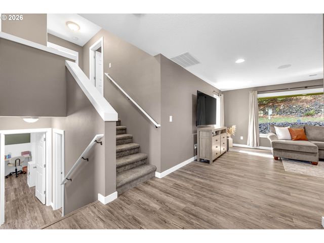 1401 PAULI Dr, Kelso, WA 98626