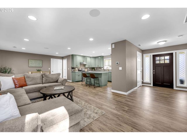 1401 PAULI Dr, Kelso, WA 98626