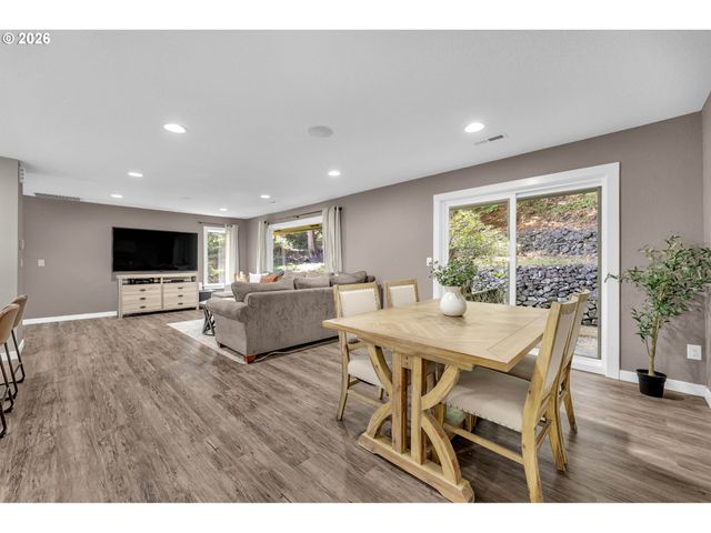 1401 PAULI Dr, Kelso, WA 98626