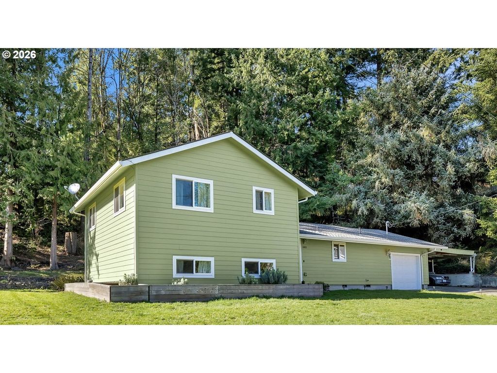 1401 PAULI Dr, Kelso, WA 98626