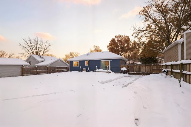 1411 Skylane Drive, Norwalk, IA 50211