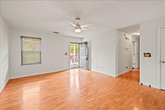 1049 Lee Pike, Soddy Daisy, TN 37379