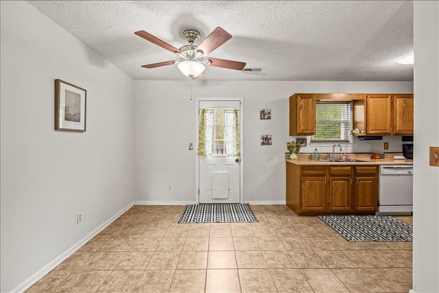 1049 Lee Pike, Soddy Daisy, TN 37379