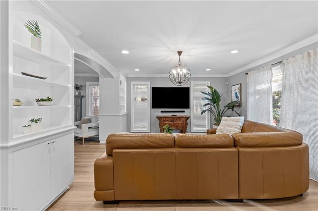 710 Bay Colony DR, Virginia Beach, VA 23451