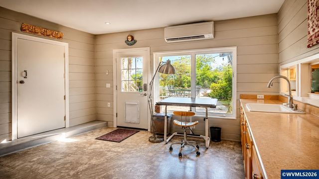 27777 Snyder Rd, Junction City, OR 97448