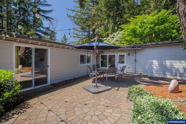 27777 Snyder Rd, Junction City, OR 97448