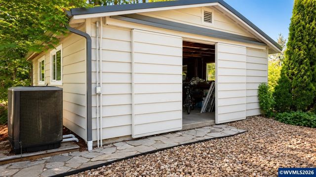 27777 Snyder Rd, Junction City, OR 97448