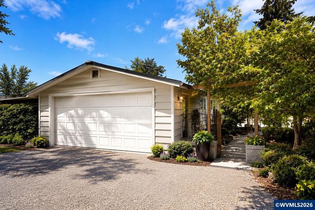 27777 Snyder Rd, Junction City, OR 97448