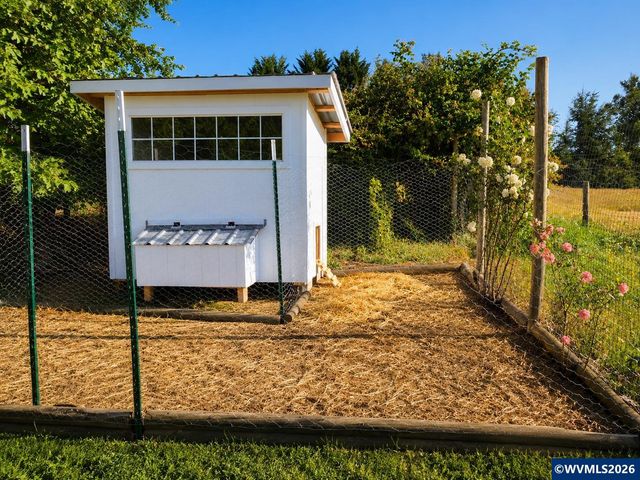 27777 Snyder Rd, Junction City, OR 97448