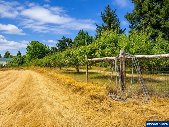 27777 Snyder Rd, Junction City, OR 97448