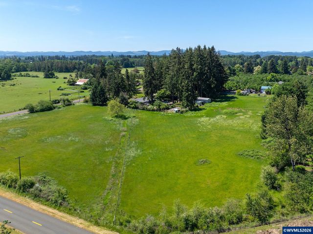 27777 Snyder Rd, Junction City, OR 97448