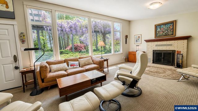 27777 Snyder Rd, Junction City, OR 97448