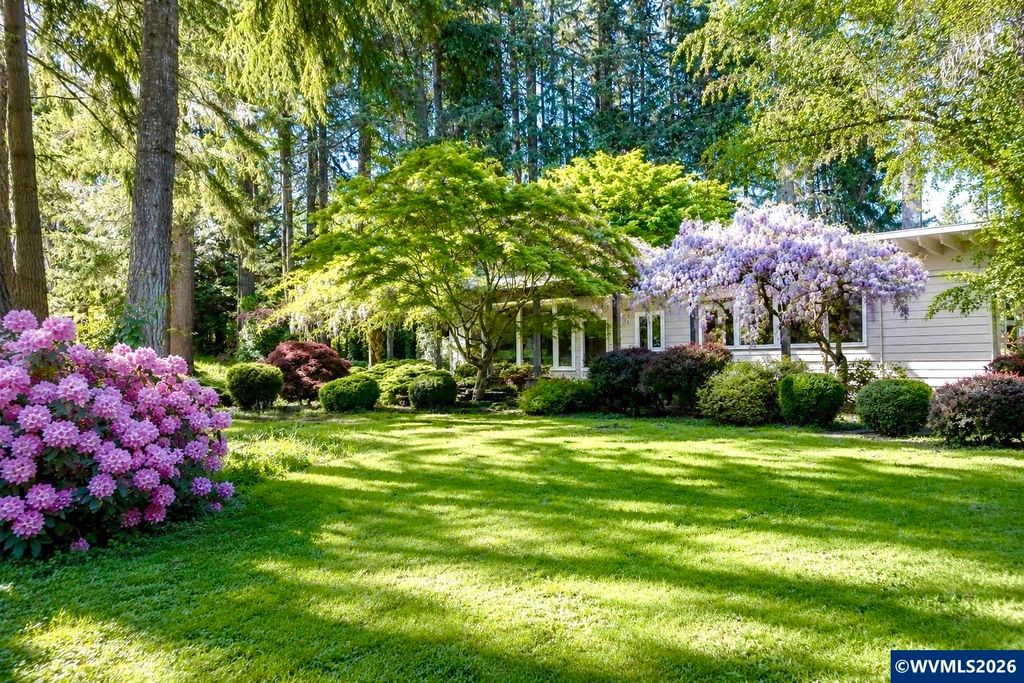 27777 Snyder Rd, Junction City, OR 97448