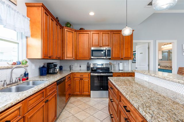 866 Townsend Drive, Crystal Beach, TX 77650