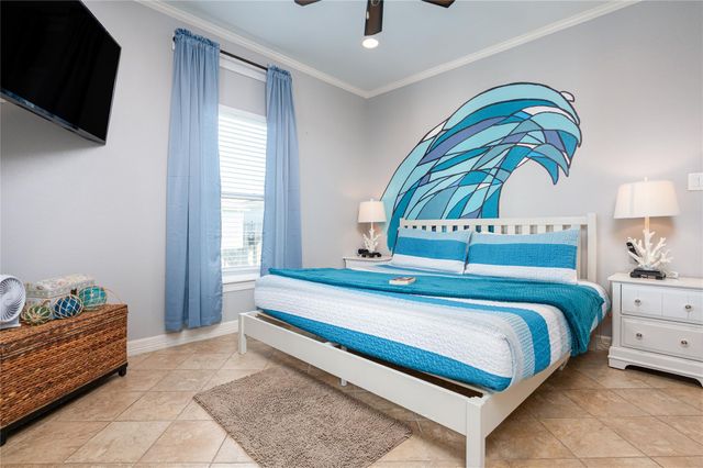 866 Townsend Drive, Crystal Beach, TX 77650