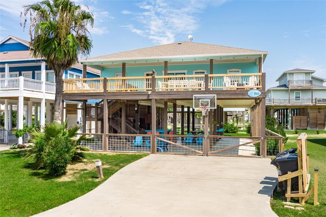 866 Townsend Drive, Crystal Beach, TX 77650