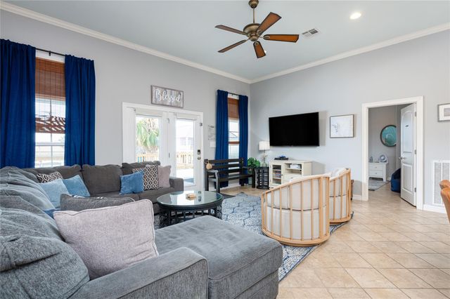 866 Townsend Drive, Crystal Beach, TX 77650