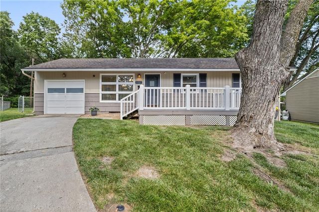 5327 Maple Street, Mission, KS 66202