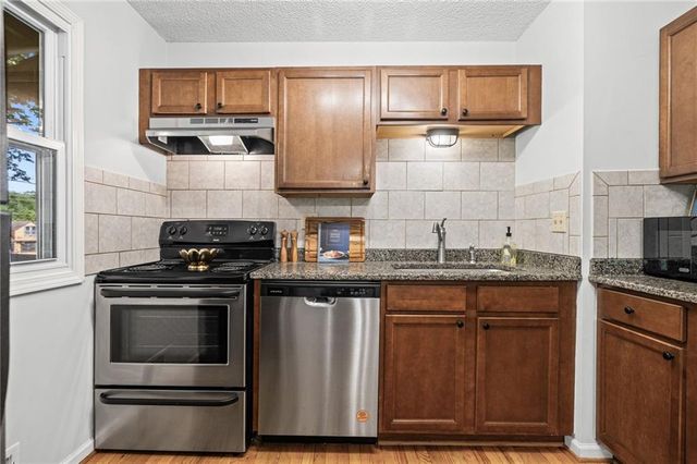 5327 Maple Street, Mission, KS 66202