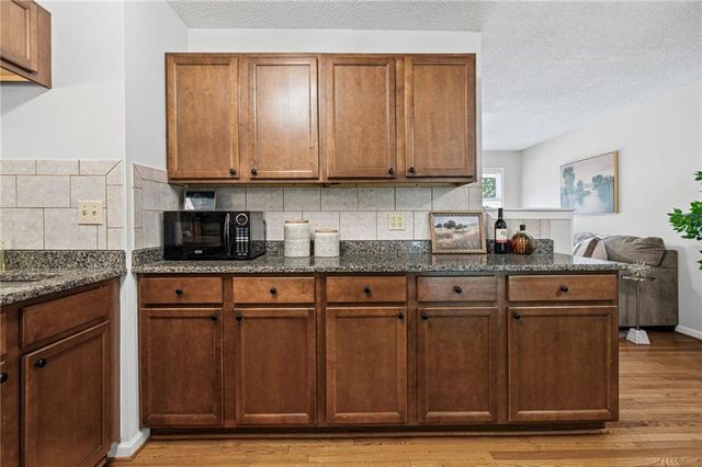 5327 Maple Street, Mission, KS 66202