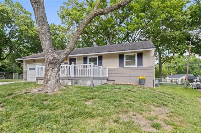 5327 Maple Street, Mission, KS 66202