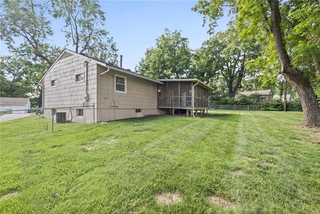 5327 Maple Street, Mission, KS 66202