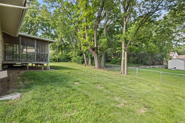 5327 Maple Street, Mission, KS 66202