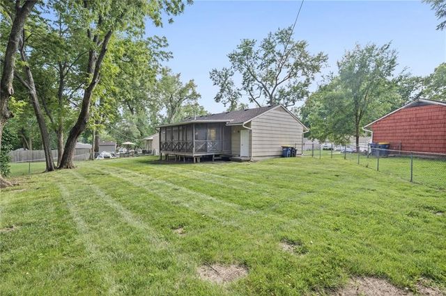 5327 Maple Street, Mission, KS 66202