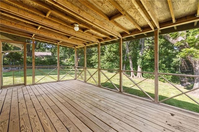 5327 Maple Street, Mission, KS 66202
