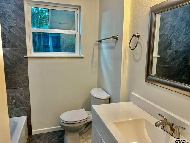 2923 Birdwell Drive, Tyler, TX 75701