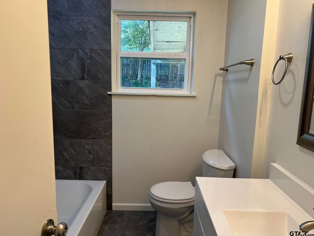 2923 Birdwell Drive, Tyler, TX 75701