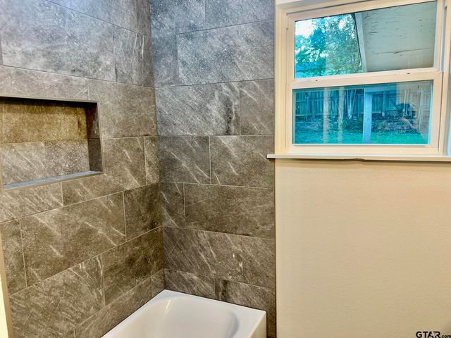 2923 Birdwell Drive, Tyler, TX 75701